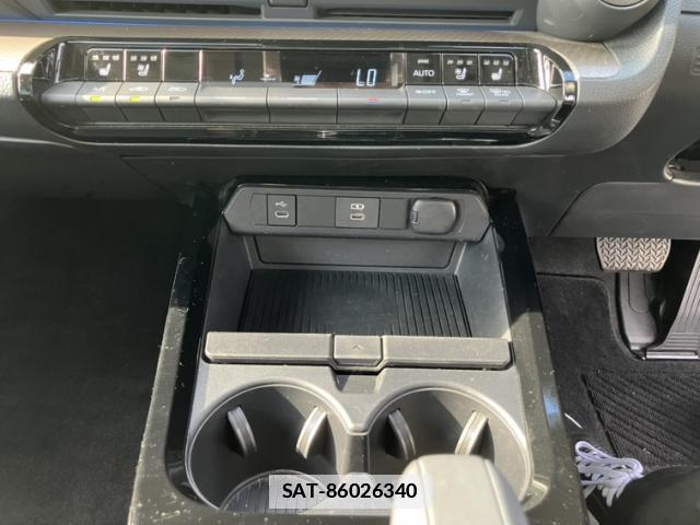 Toyota PRIUS 2023-03 7961934-15