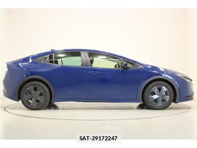 Toyota PRIUS 2023-06 7962328-13