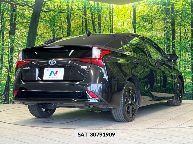 Toyota PRIUS 2021-11 7962426-16