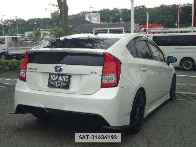 Toyota PRIUS 2011-03 7962673-11
