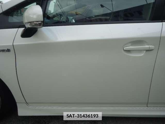 Toyota PRIUS 2011-03 7962673-15