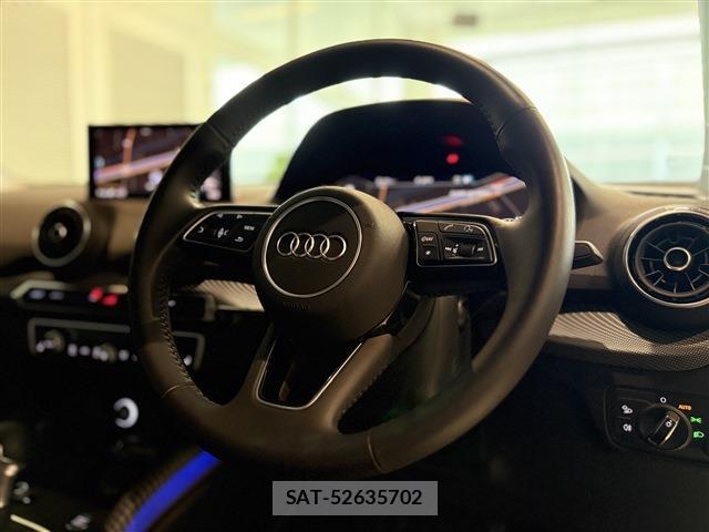 Audi Q2 2018-10 7960006-13
