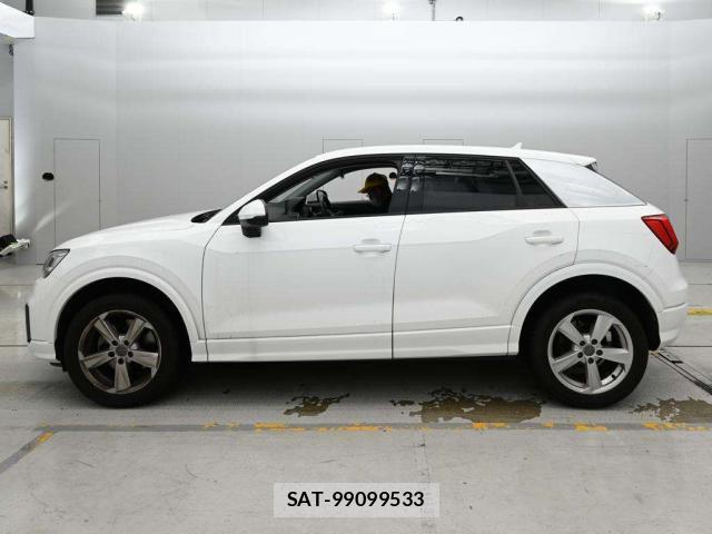 Audi Q2 2018-01 7960845-5