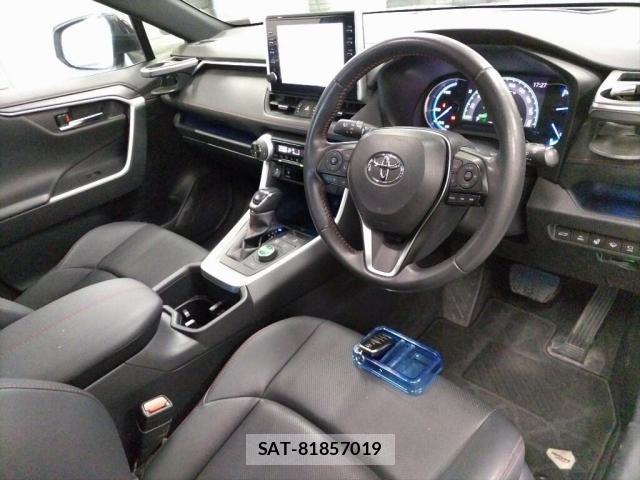 Toyota RAV4 PHV 2022-04 7960850-2