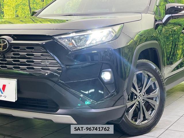 Toyota RAV4 2022-03 7959357-13