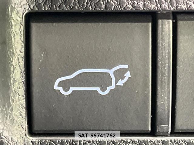 Toyota RAV4 2022-03 7959357-4