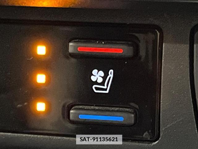Toyota RAV4 2023-10 7961653-5