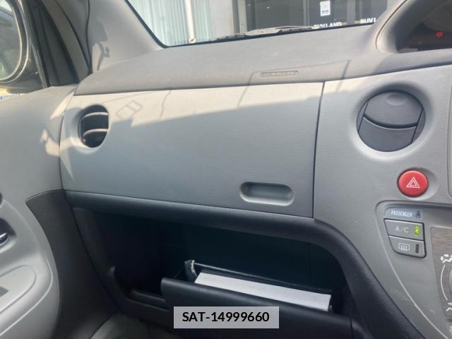 Toyota SIENTA 2009-11 7959826-19