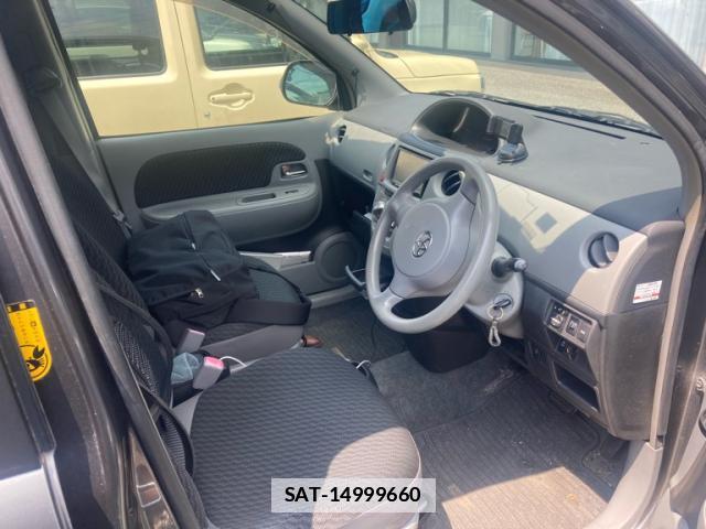 Toyota SIENTA 2009-11 7959826-7