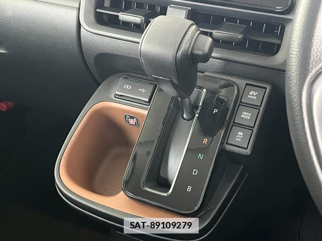 Toyota SIENTA 2025-03 7959978-16