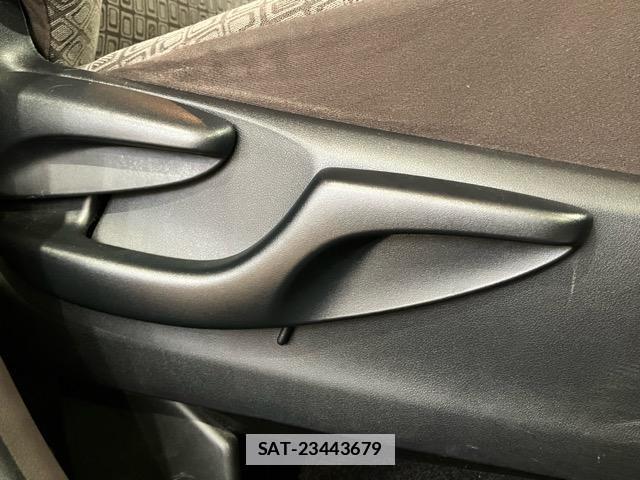 Toyota SPADE 2015-01 7962695-15