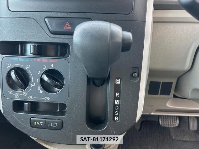 Daihatsu TANTO 2015-10 7959703-19