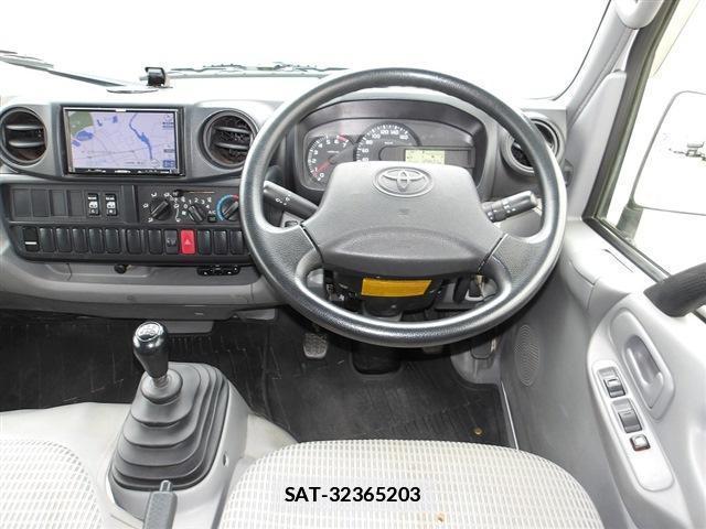 Toyota TOYOACE 2018-05 7959611-19