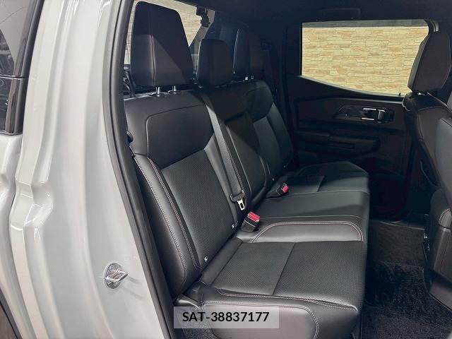 Mitsubishi TRITON 2024-08 7959564-5