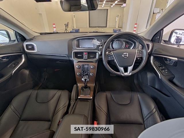 Volvo V40 2019-06 7961706-2