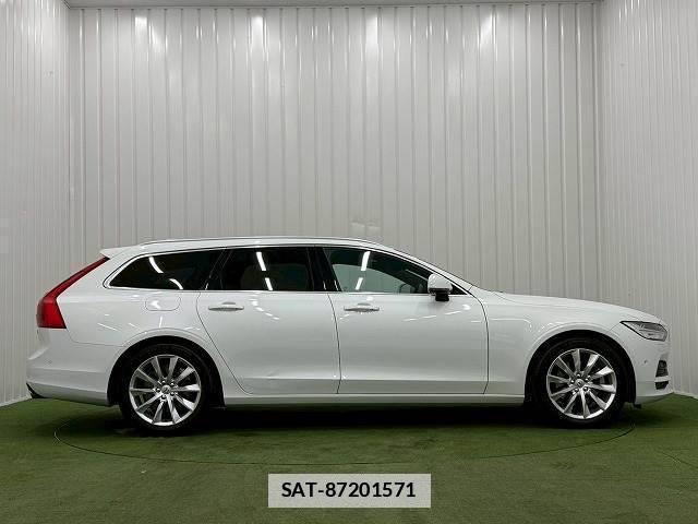 Volvo V90 2018-02 7960155-14