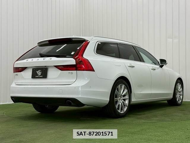 Volvo V90 2018-02 7960155-15