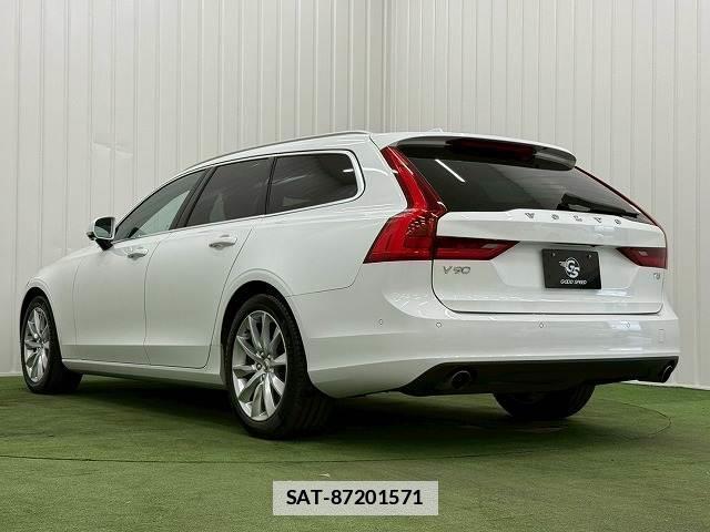 Volvo V90 2018-02 7960155-16
