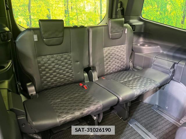 Toyota VOXY 2023-08 7959353-10