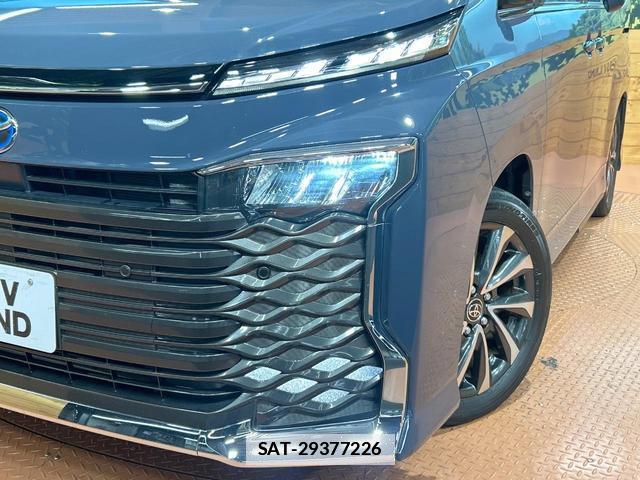 Toyota VOXY 2023-06 7959367-12