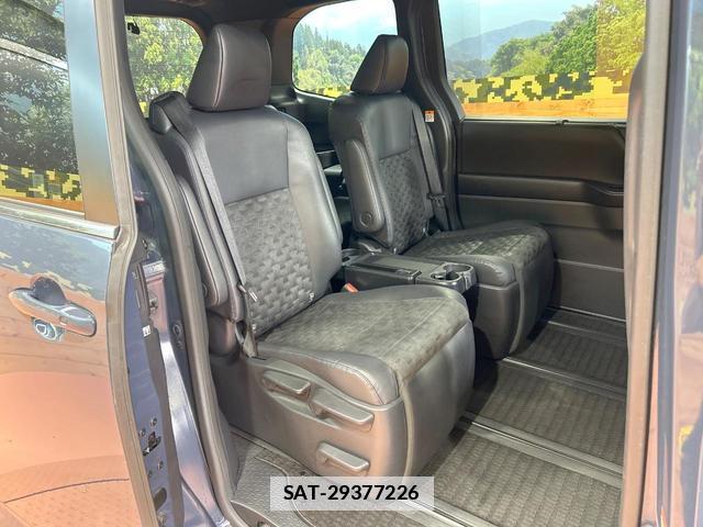 Toyota VOXY 2023-06 7959367-8