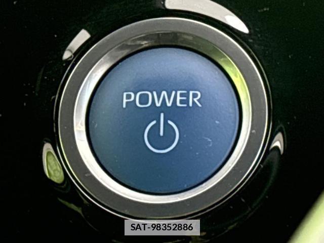 Toyota VOXY 2023-05 7959597-13