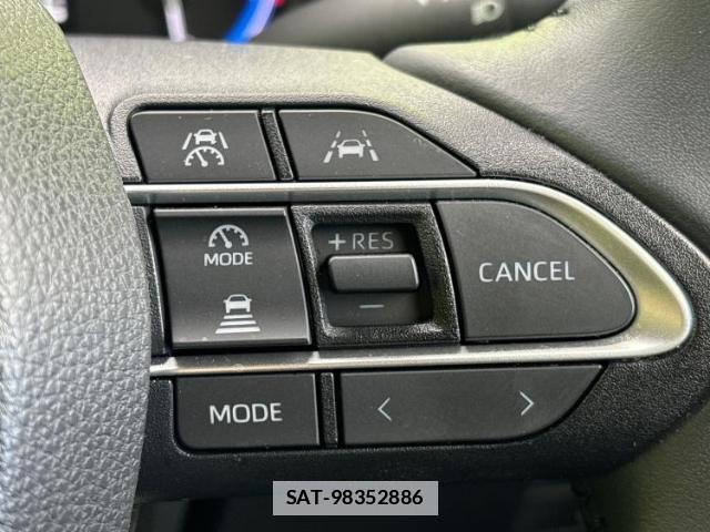 Toyota VOXY 2023-05 7959597-17