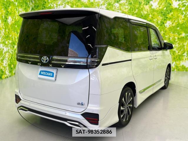 Toyota VOXY 2023-05 7959597-2