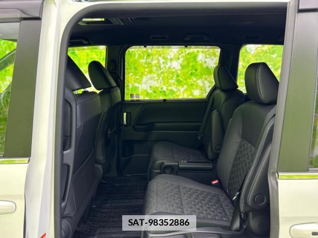 Toyota VOXY 2023-05 7959597-7