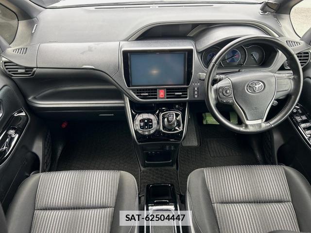 Toyota VOXY 2018-06 7959704-1