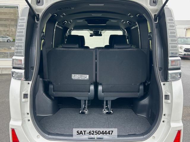 Toyota VOXY 2018-06 7959704-10