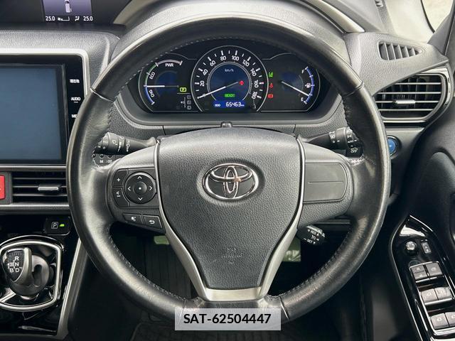 Toyota VOXY 2018-06 7959704-11