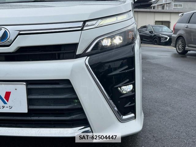 Toyota VOXY 2018-06 7959704-13