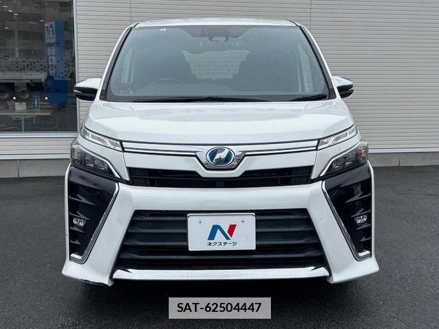 Toyota VOXY 2018-06 7959704-14
