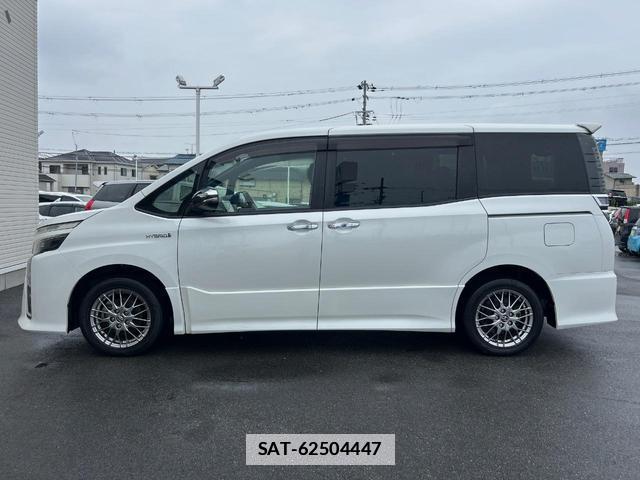 Toyota VOXY 2018-06 7959704-16