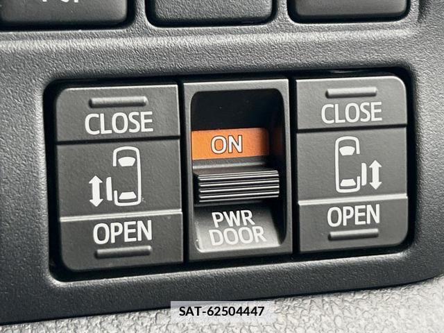 Toyota VOXY 2018-06 7959704-4