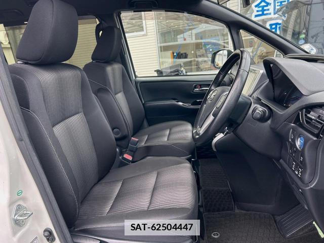 Toyota VOXY 2018-06 7959704-7
