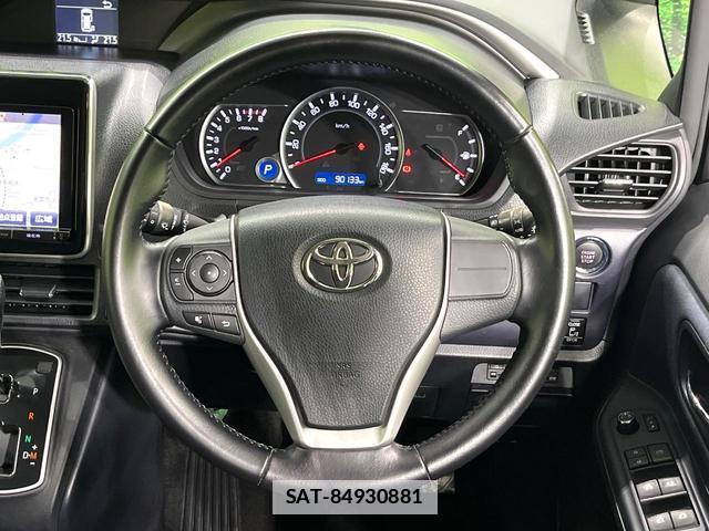 Toyota VOXY 2015-11 7959753-11
