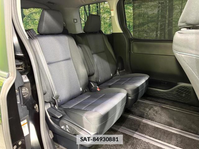 Toyota VOXY 2015-11 7959753-8