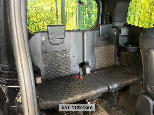 Toyota VOXY 2023-02 7959797-10