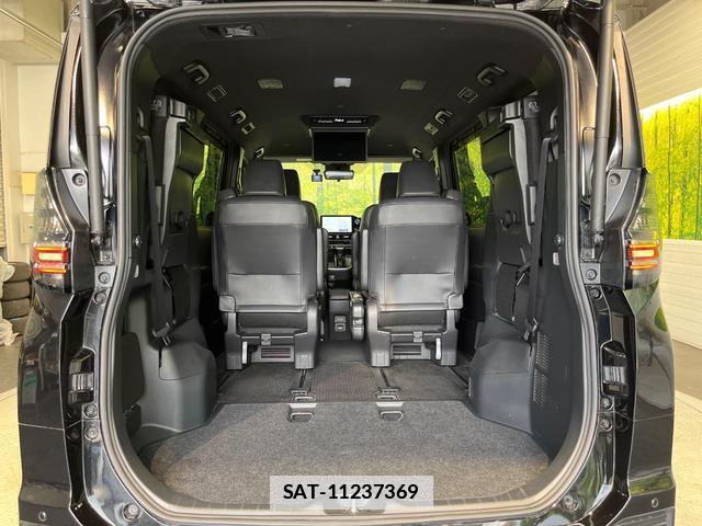 Toyota VOXY 2023-02 7959797-11