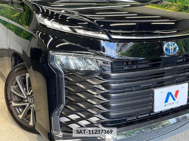 Toyota VOXY 2023-02 7959797-13