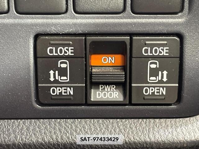 Toyota VOXY 2015-07 7959952-2