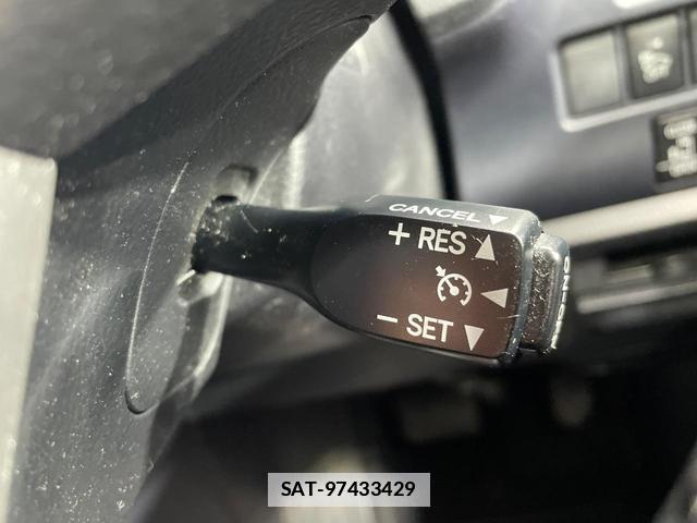 Toyota VOXY 2015-07 7959952-6
