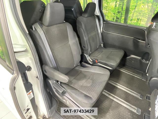 Toyota VOXY 2015-07 7959952-8