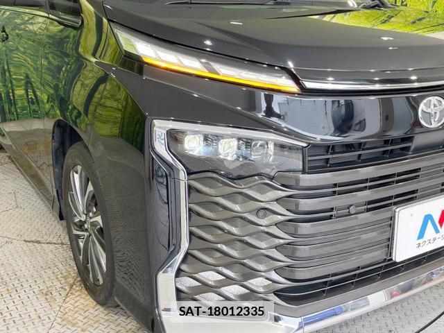 Toyota VOXY 2023-11 7960008-12