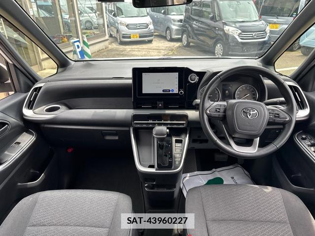 Toyota VOXY 2023-06 7960023-1