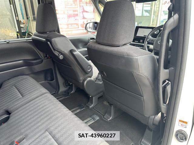 Toyota VOXY 2023-06 7960023-14