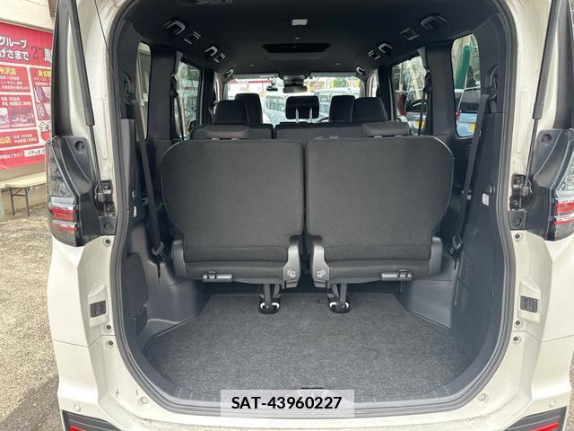 Toyota VOXY 2023-06 7960023-15