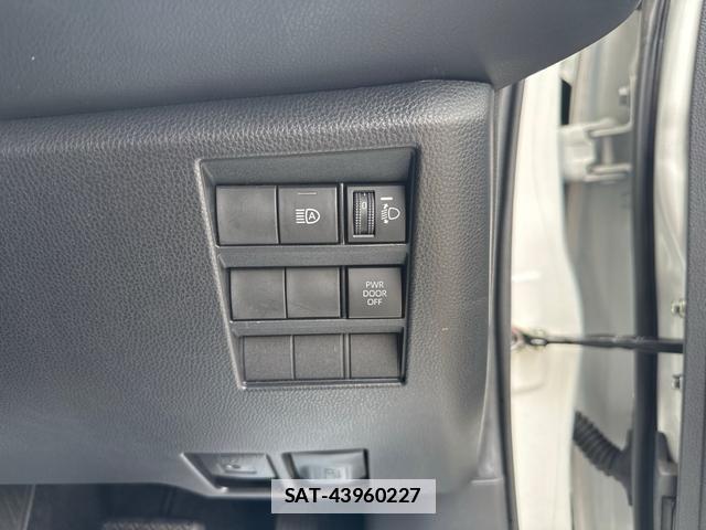 Toyota VOXY 2023-06 7960023-7
